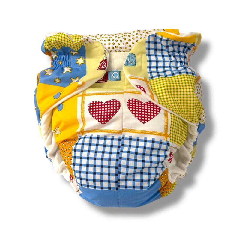 Omutsu „Bauklötzchen & Herzen“ – Verspielte Stoffwindelhose