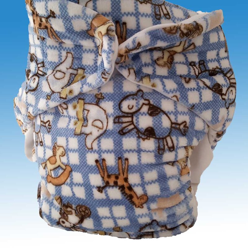 Omutsu “Sky Blue Safari” – Cozy Animal Friends on a Checkered Journey