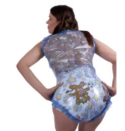 Ruched body with buttons on the shoulder